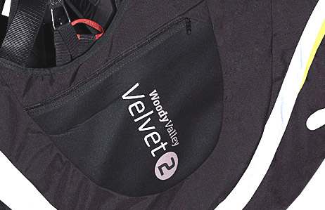 woody valley velvet 2 Two side pockets