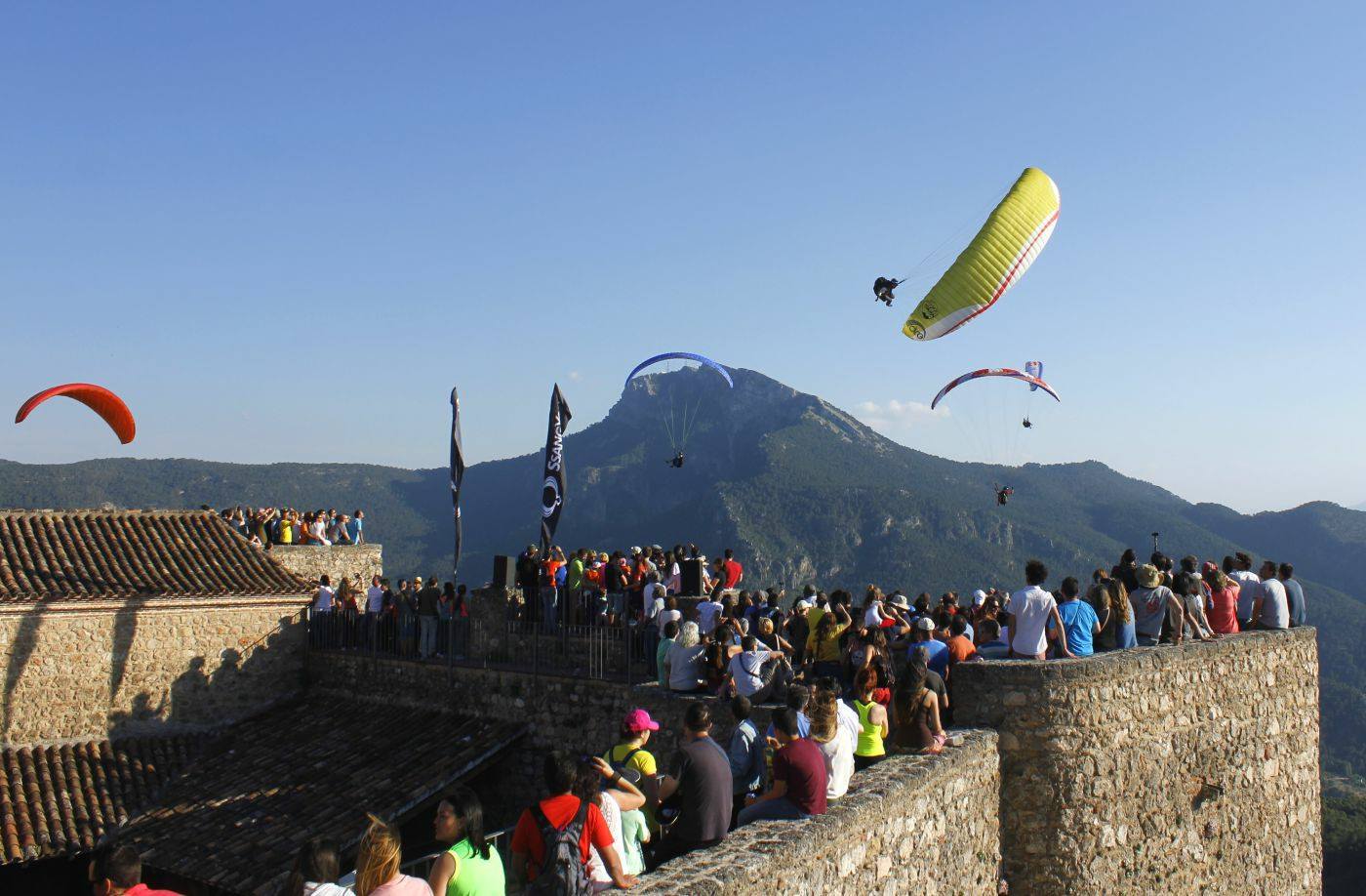 paraplanernyj-festival-El-Yelmo image Парапланерный фестиваль "El Yelmo"